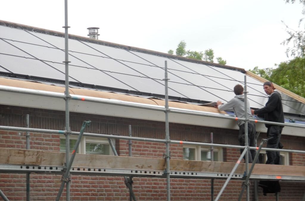 Plaatsen Easy-Roof geïntegreerde zonnepanelen te Reeuwijk